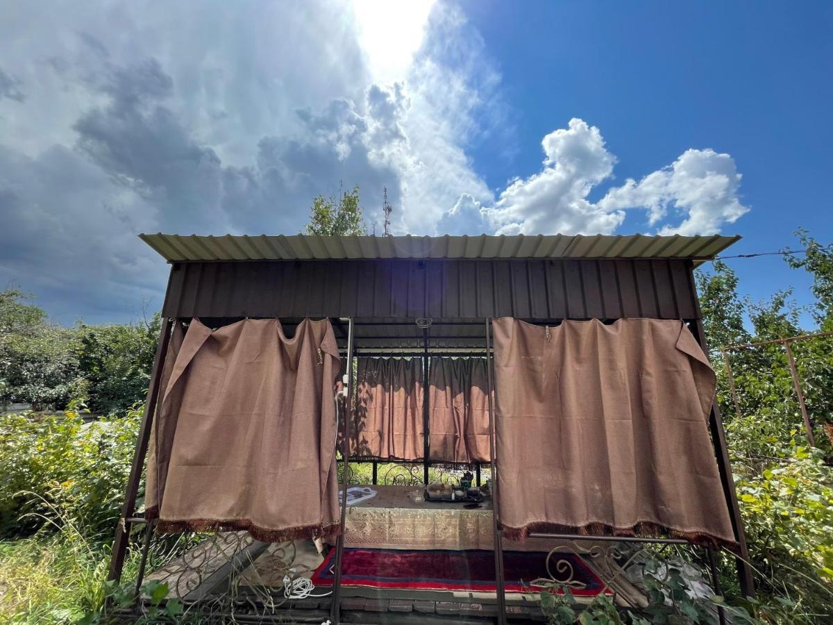 Guest House Eles Karakol Ngoại thất bức ảnh