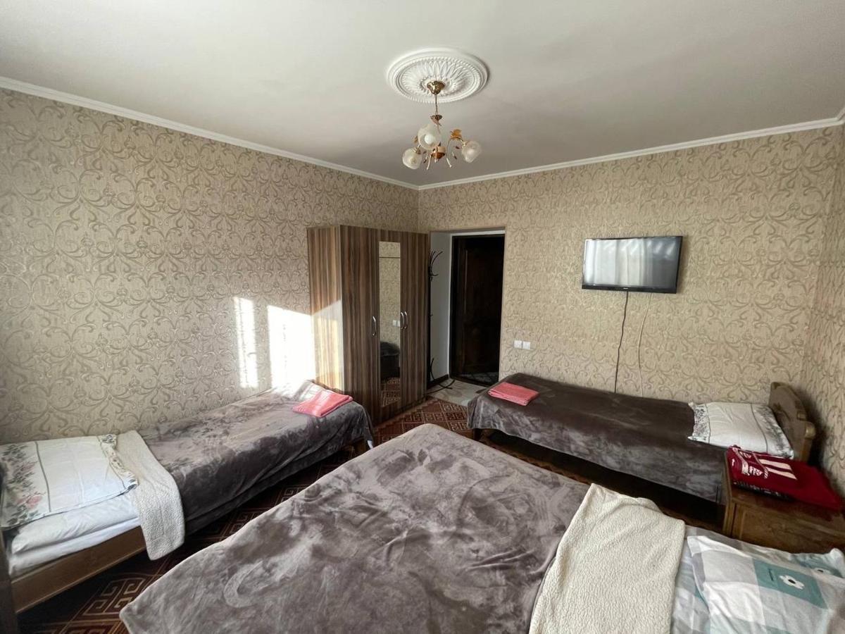 Guest House Eles Karakol Ngoại thất bức ảnh