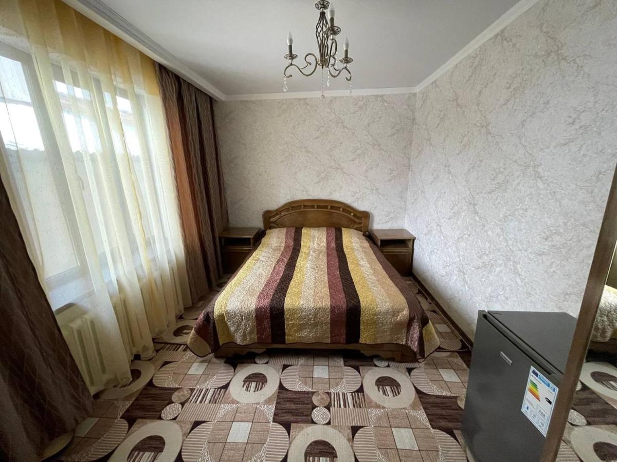 Guest House Eles Karakol Ngoại thất bức ảnh