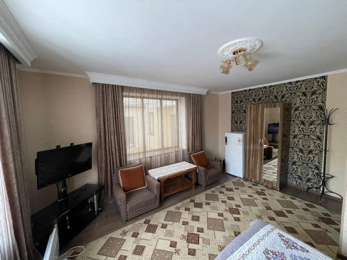 Guest House Eles Karakol Ngoại thất bức ảnh
